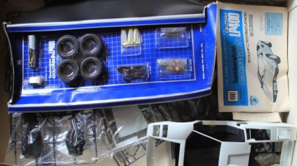 Otaki Lamborghini Countach LP 400 Sportscar 1971 Modelkit in original box (9113)